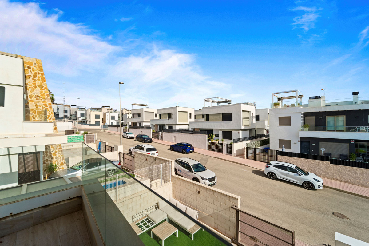 For sale - 2 Bedroom 2 Bathroom House - Townhouse in Orihuela - Villamartin  - Alicante