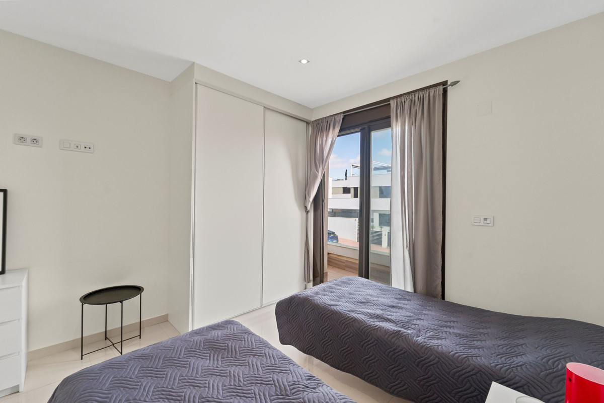 For sale - 2 Bedroom 2 Bathroom House - Townhouse in Orihuela - Villamartin  - Alicante