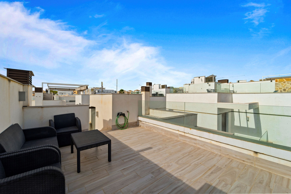 For sale - 2 Bedroom 2 Bathroom House - Townhouse in Orihuela - Villamartin  - Alicante