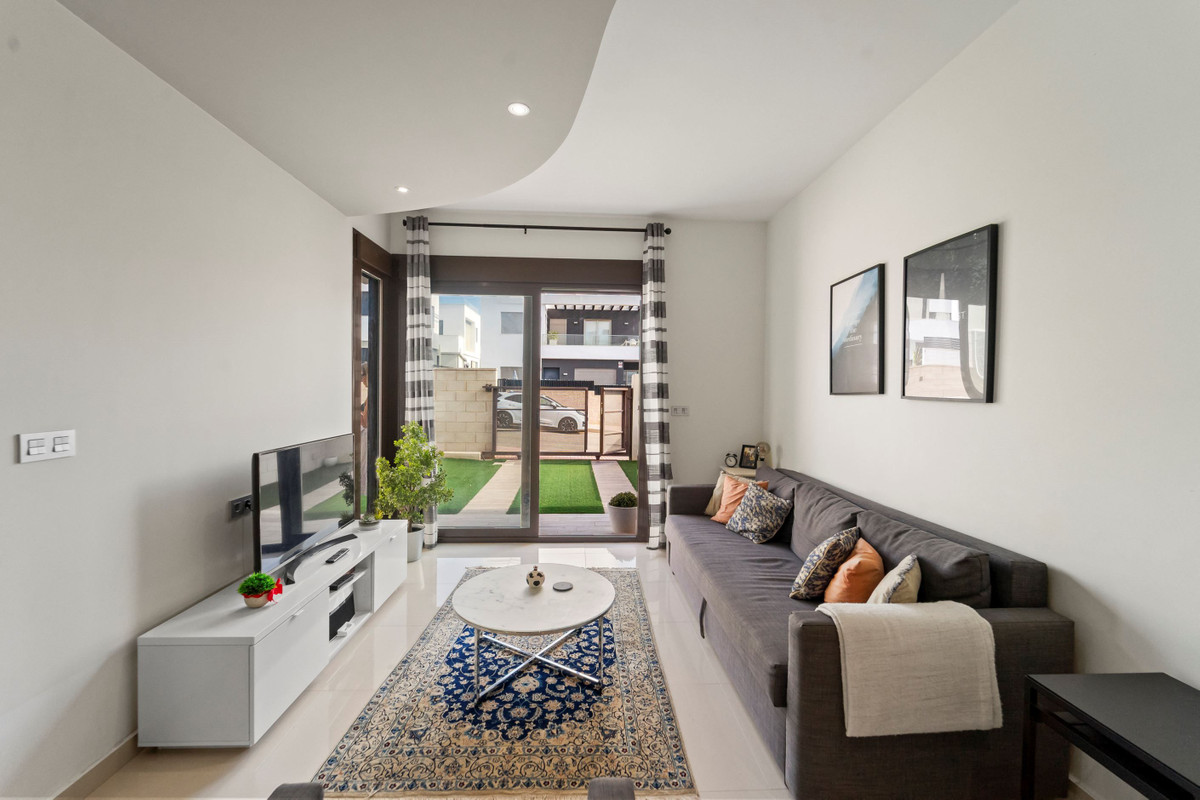 For sale - 2 Bedroom 2 Bathroom House - Townhouse in Orihuela - Villamartin  - Alicante
