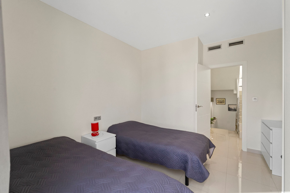 For sale - 2 Bedroom 2 Bathroom House - Townhouse in Orihuela - Villamartin  - Alicante