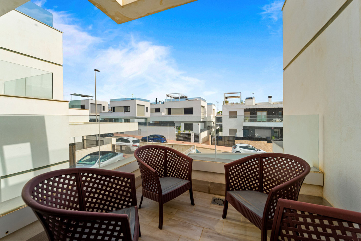 For sale - 2 Bedroom 2 Bathroom House - Townhouse in Orihuela - Villamartin  - Alicante