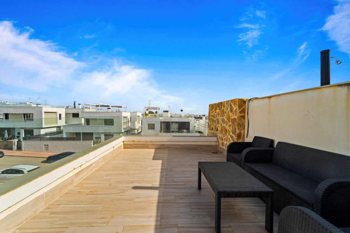 For sale - 2 Bedroom 2 Bathroom House - Townhouse in Orihuela - Villamartin  - Alicante