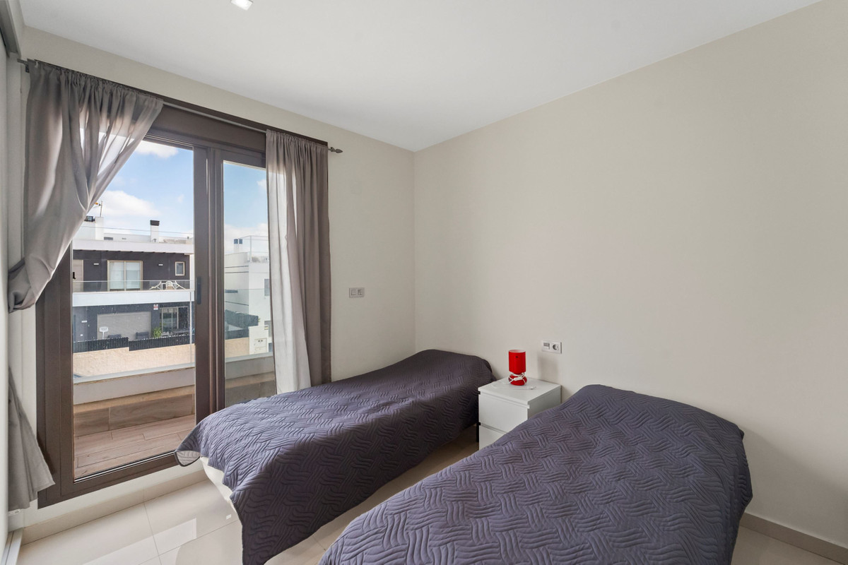 For sale - 2 Bedroom 2 Bathroom House - Townhouse in Orihuela - Villamartin  - Alicante
