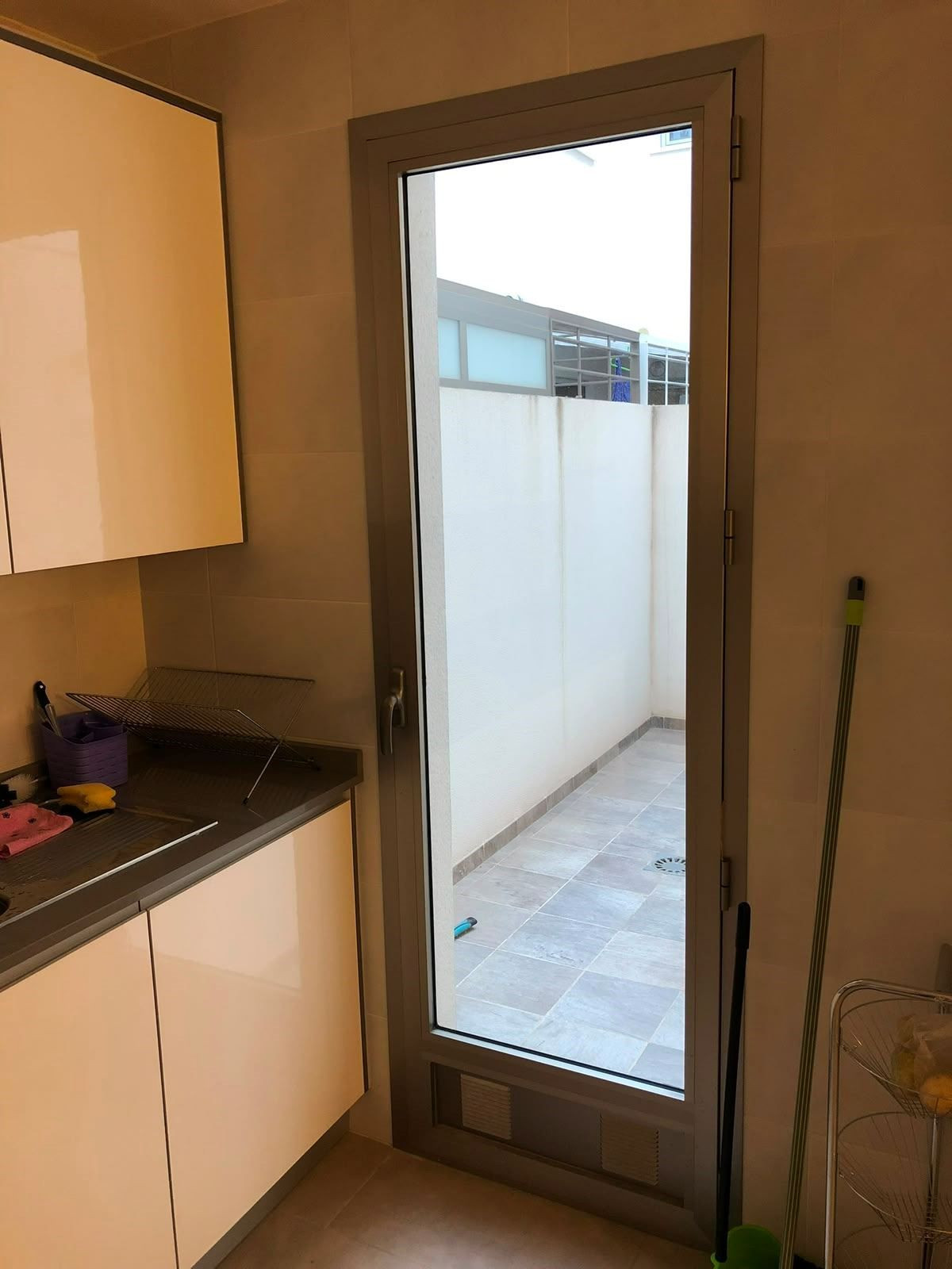 For sale - 2 Bedroom 2 Bathroom Apartment - Middle Floor Apartment in Torrevieja - Aguas Nuevas  - Alicante