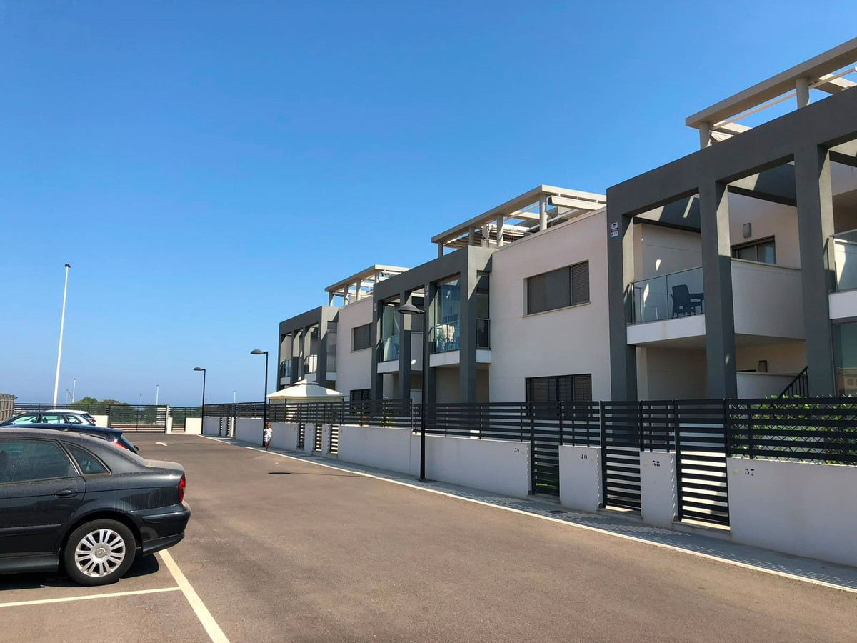 For sale - 2 Bedroom 2 Bathroom Apartment - Middle Floor Apartment in Torrevieja - Aguas Nuevas  - Alicante