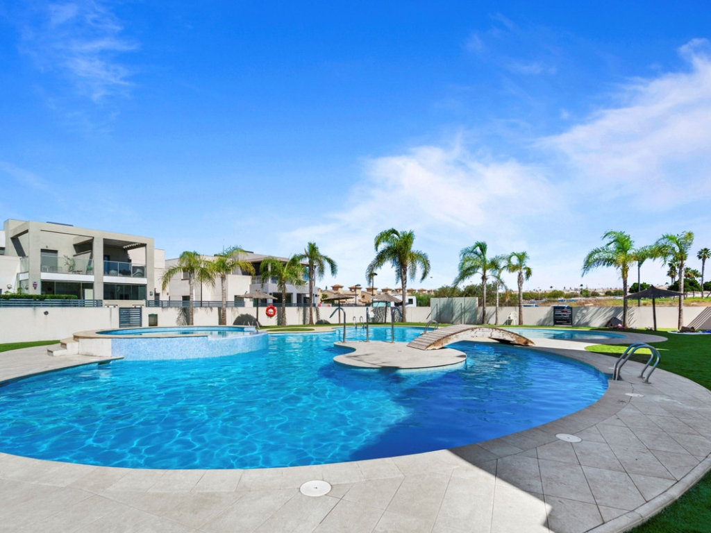 2 Bedroom 2 Bathroom Apartment - Middle Floor Apartment in Torrevieja