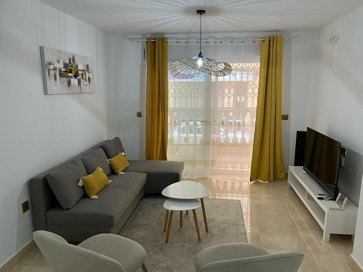 For sale - 2 Bedroom 2 Bathroom Apartment - Middle Floor Apartment in Torrevieja - Torrevieja Centro  - Alicante