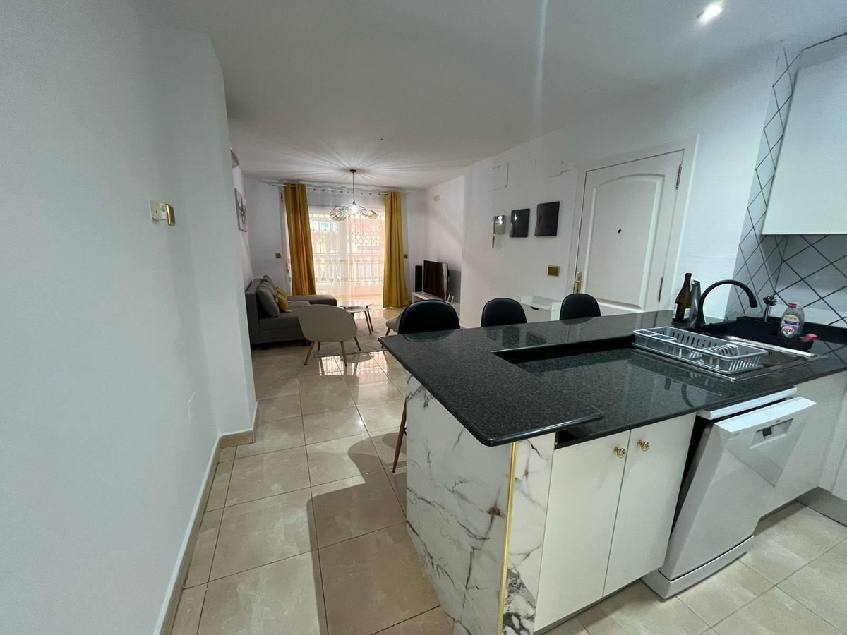 For sale - 2 Bedroom 2 Bathroom Apartment - Middle Floor Apartment in Torrevieja - Torrevieja Centro  - Alicante