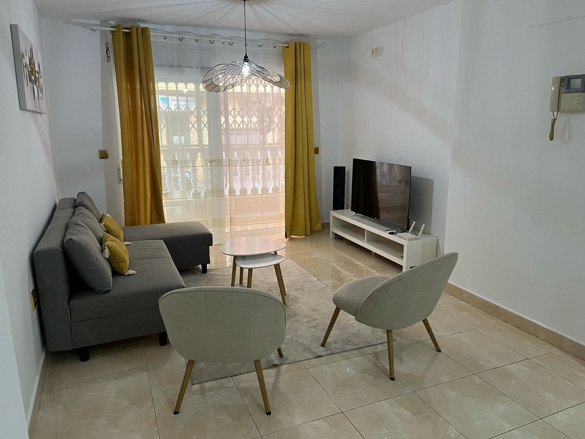 For sale - 2 Bedroom 2 Bathroom Apartment - Middle Floor Apartment in Torrevieja - Torrevieja Centro  - Alicante