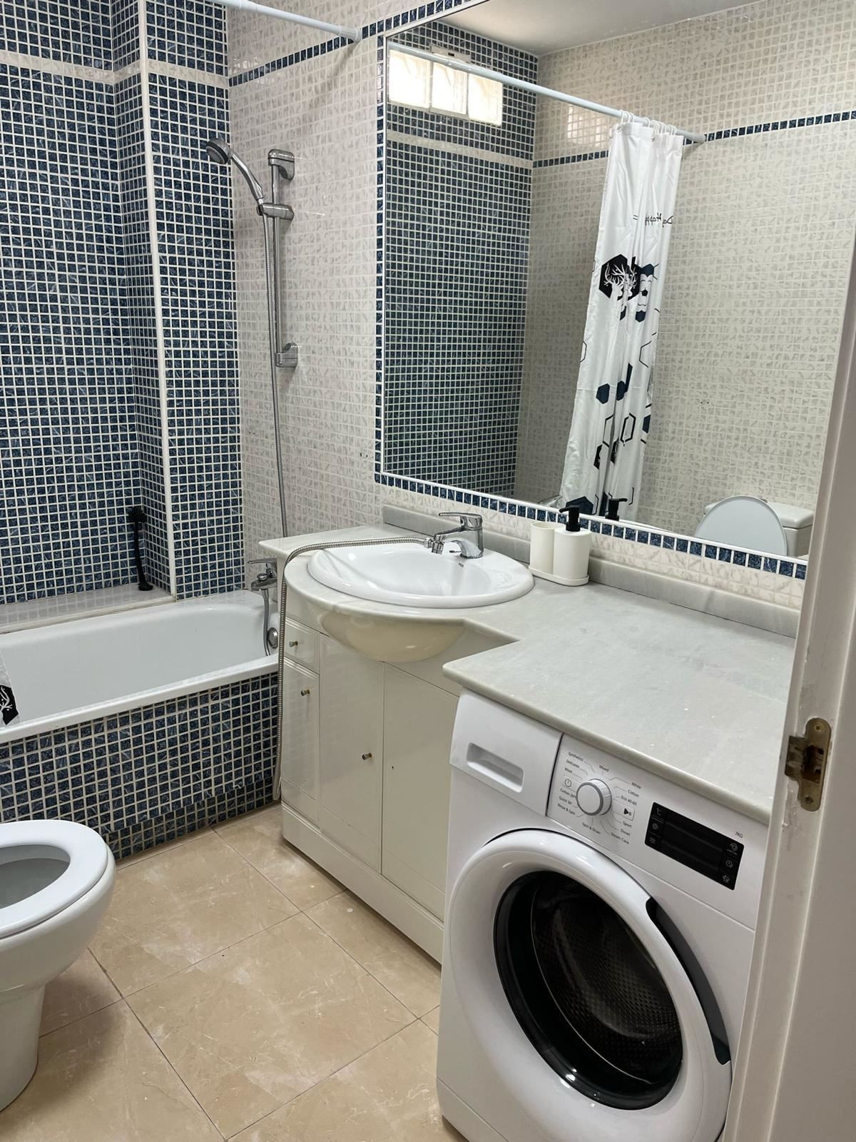 For sale - 2 Bedroom 2 Bathroom Apartment - Middle Floor Apartment in Torrevieja - Torrevieja Centro  - Alicante