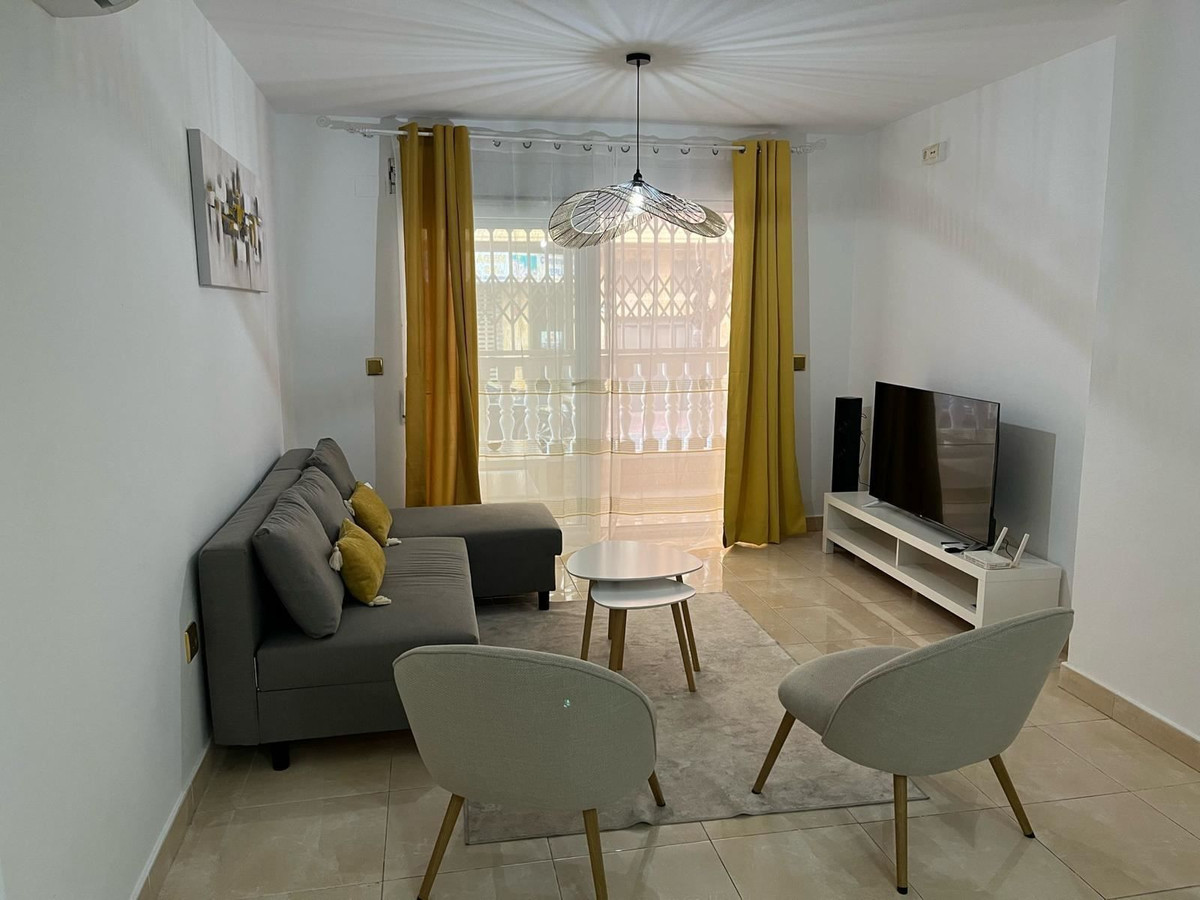 For sale - 2 Bedroom 2 Bathroom Apartment - Middle Floor Apartment in Torrevieja - Torrevieja Centro  - Alicante