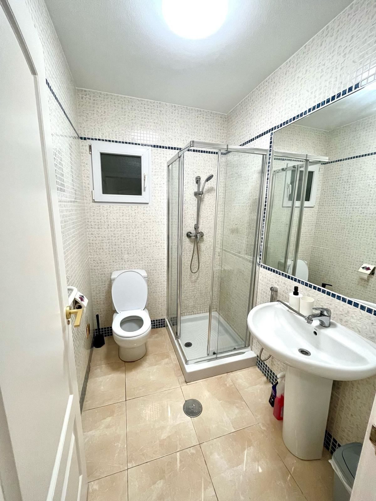 For sale - 2 Bedroom 2 Bathroom Apartment - Middle Floor Apartment in Torrevieja - Torrevieja Centro  - Alicante
