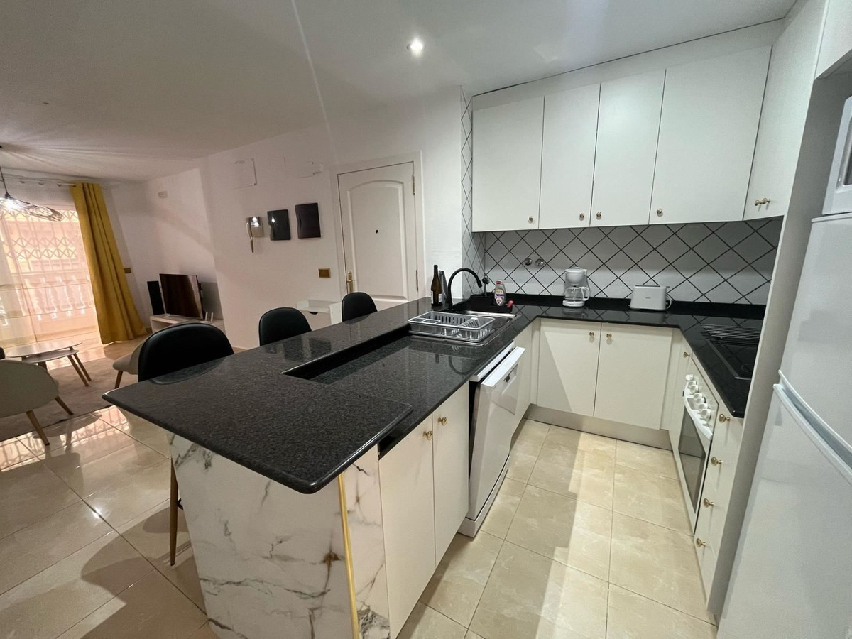 For sale - 2 Bedroom 2 Bathroom Apartment - Middle Floor Apartment in Torrevieja - Torrevieja Centro  - Alicante