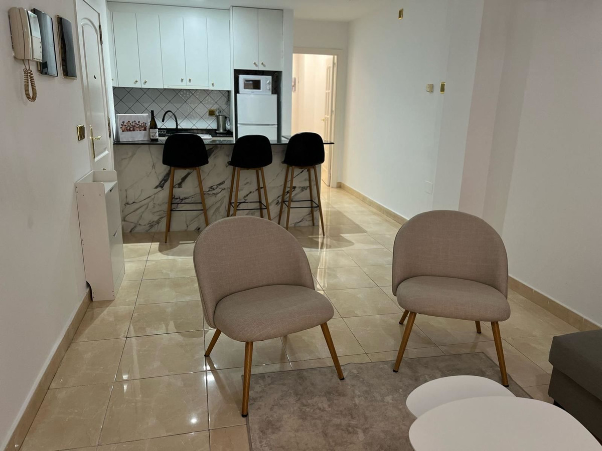 For sale - 2 Bedroom 2 Bathroom Apartment - Middle Floor Apartment in Torrevieja - Torrevieja Centro  - Alicante