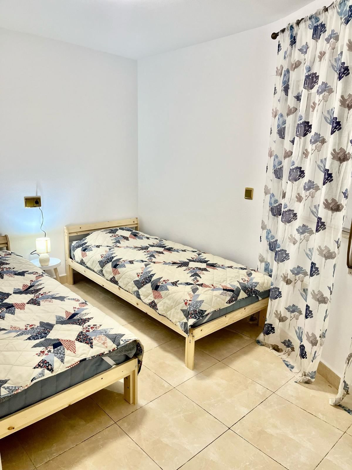 For sale - 2 Bedroom 2 Bathroom Apartment - Middle Floor Apartment in Torrevieja - Torrevieja Centro  - Alicante