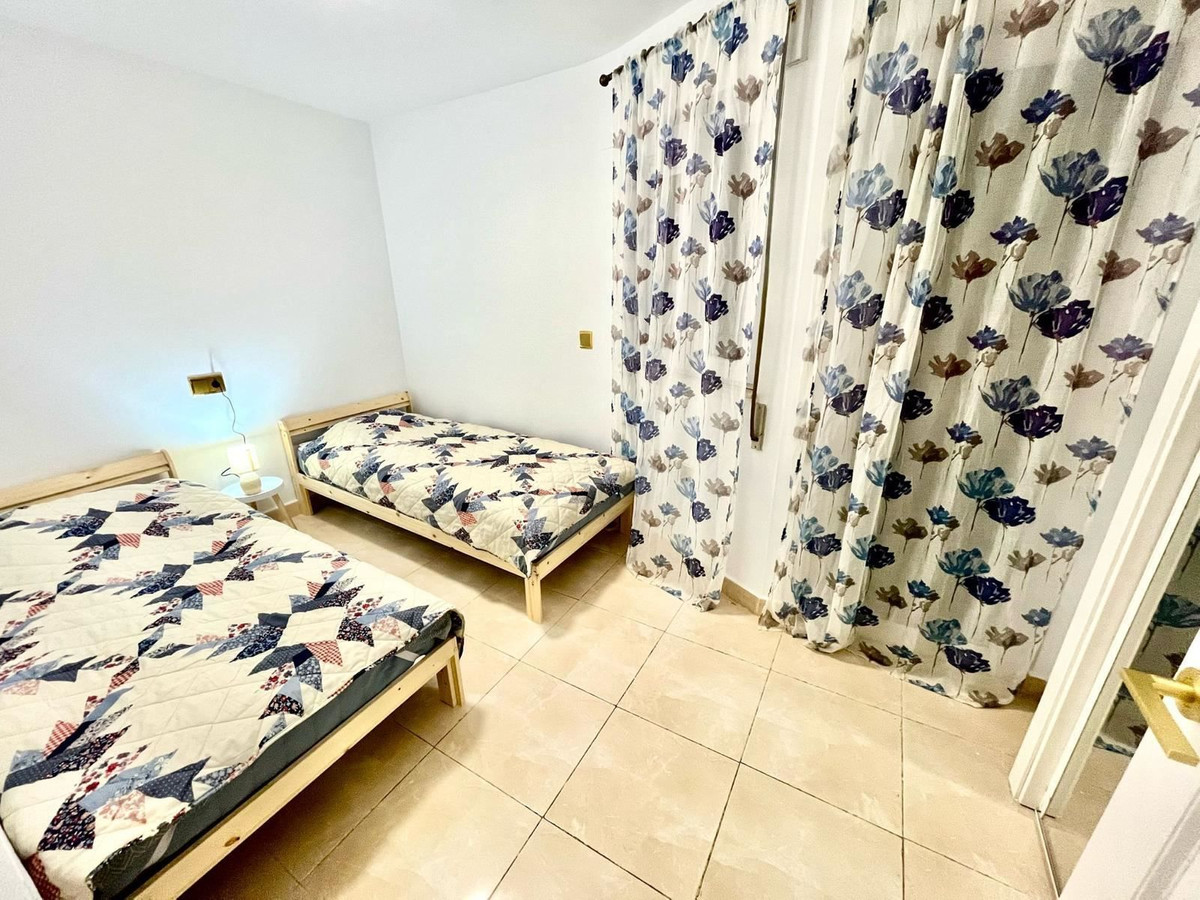 For sale - 2 Bedroom 2 Bathroom Apartment - Middle Floor Apartment in Torrevieja - Torrevieja Centro  - Alicante