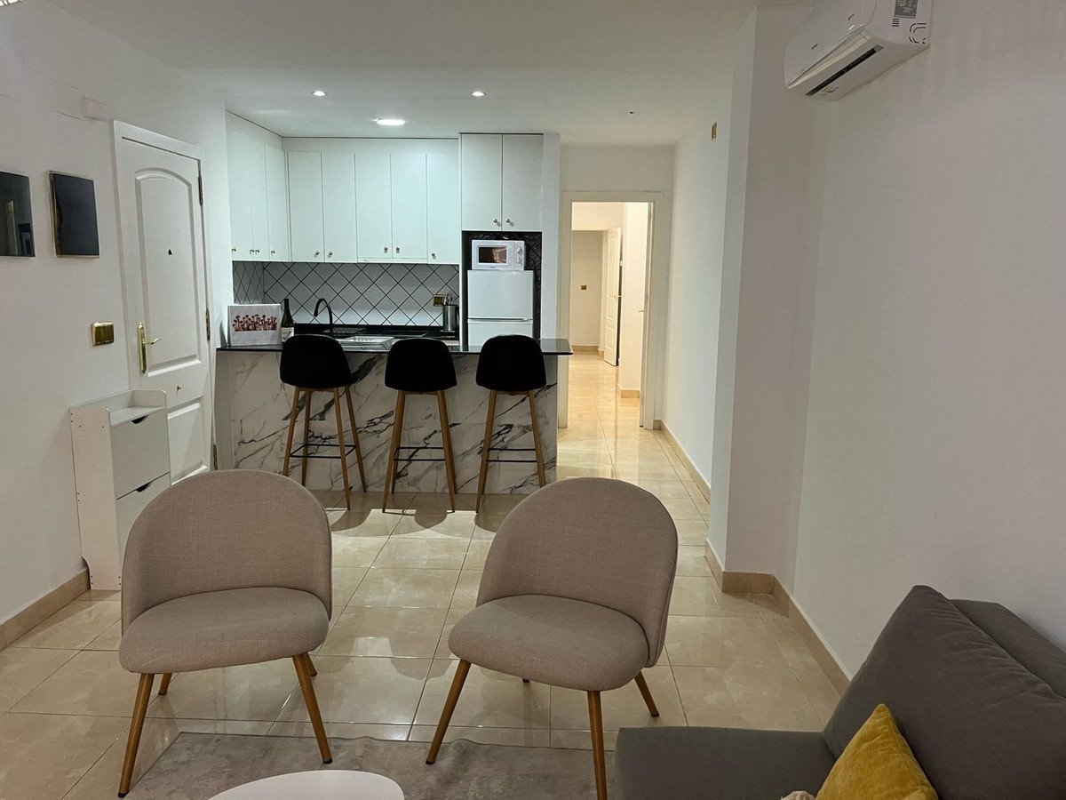 For sale - 2 Bedroom 2 Bathroom Apartment - Middle Floor Apartment in Torrevieja - Torrevieja Centro  - Alicante