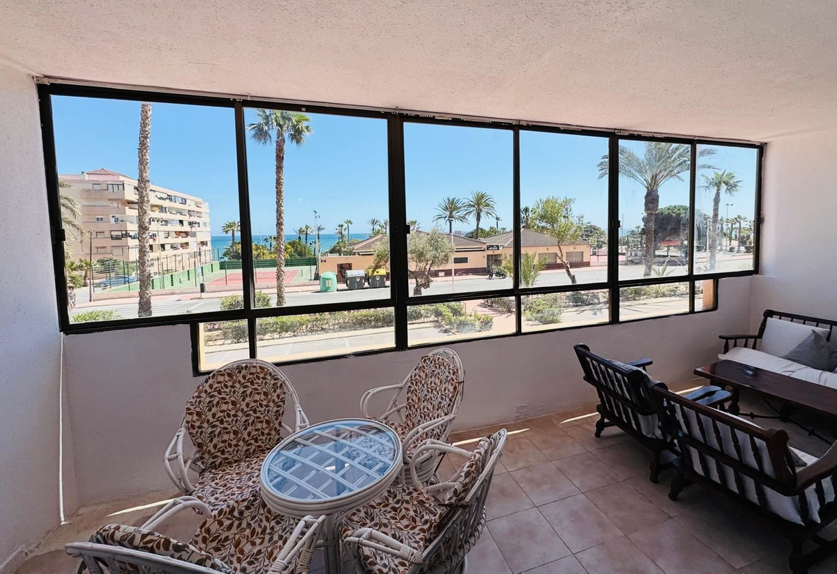 For sale - 2 Bedroom 1 Bathroom Apartment - Middle Floor Apartment in Torrevieja - La Mata  - Alicante