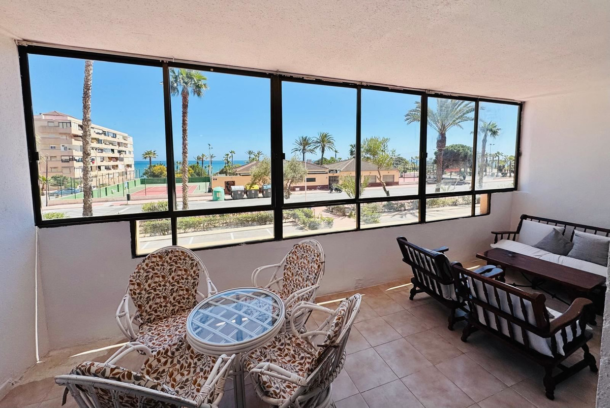 For sale - 2 Bedroom 1 Bathroom Apartment - Middle Floor Apartment in Torrevieja - La Mata  - Alicante