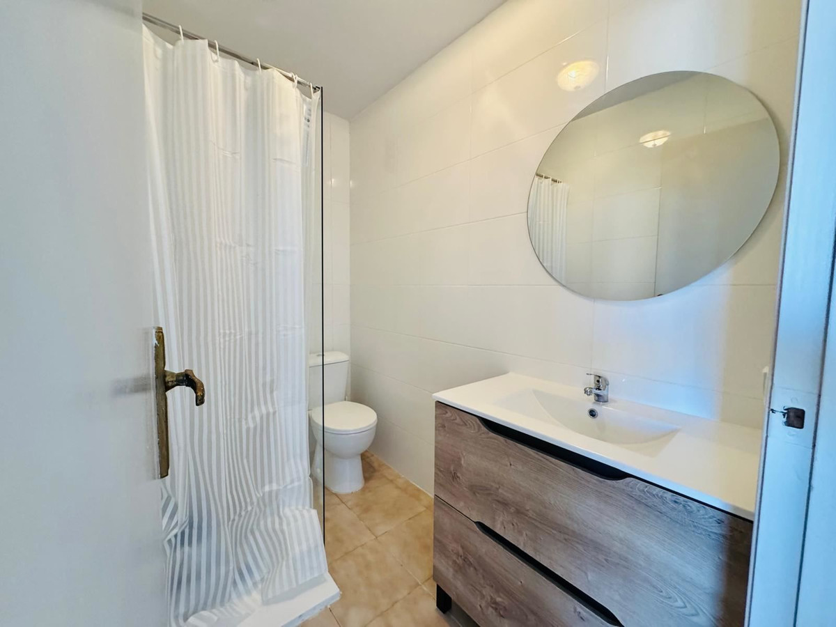 For sale - 2 Bedroom 1 Bathroom Apartment - Middle Floor Apartment in Torrevieja - La Mata  - Alicante