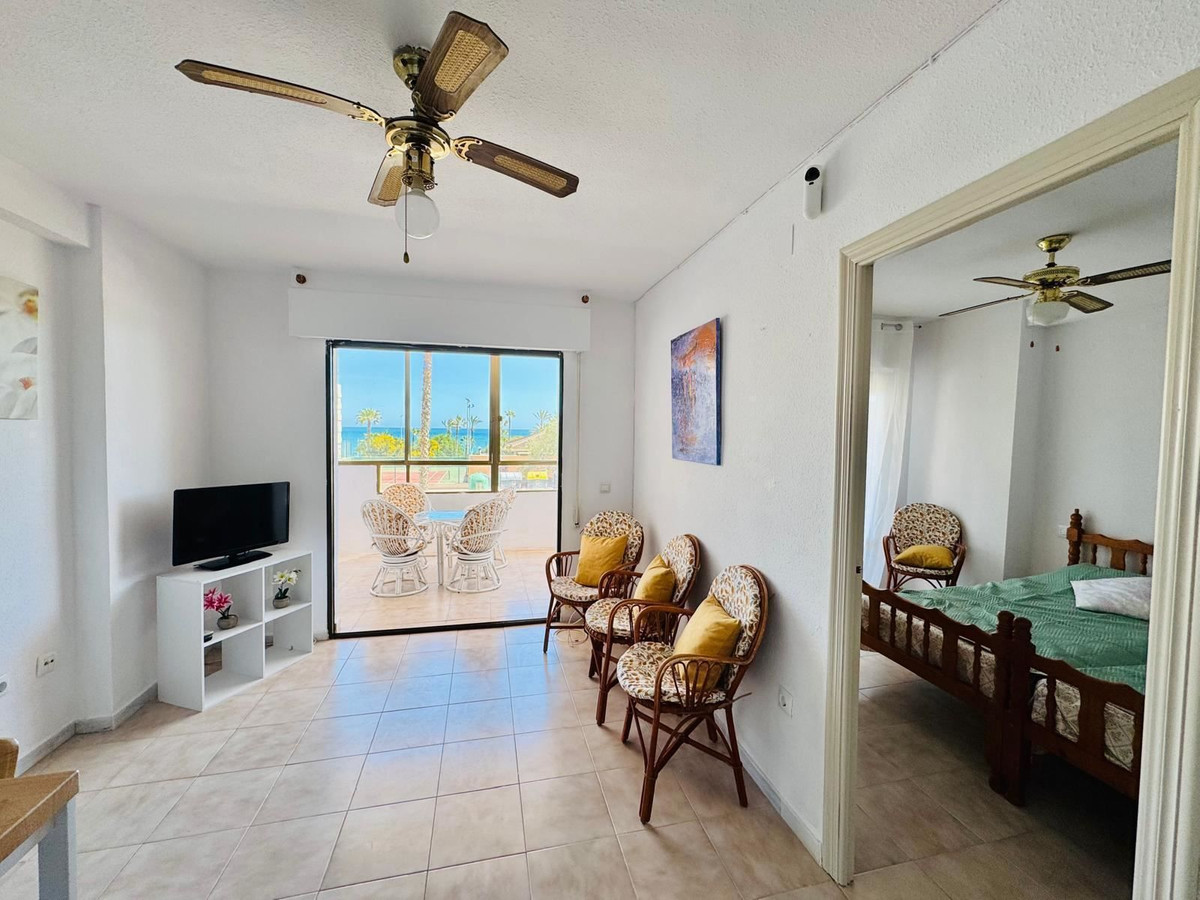 For sale - 2 Bedroom 1 Bathroom Apartment - Middle Floor Apartment in Torrevieja - La Mata  - Alicante