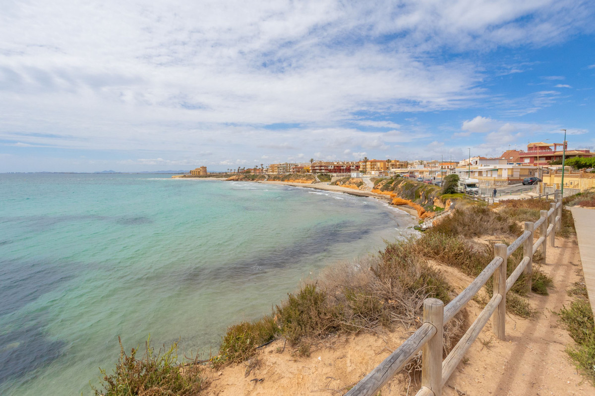 For sale - 3 Bedroom 1 Bathroom Apartment - Middle Floor Apartment in Pilar de la Horadada - Torre de la Horadada  - Alicante