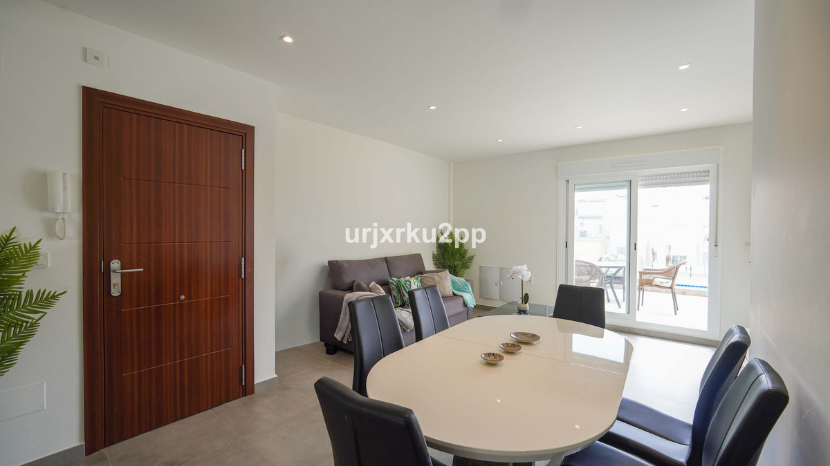 For sale - 2 Bedroom 2 Bathroom Apartment - Middle Floor Apartment in Torrevieja - Aguas Nuevas  - Alicante