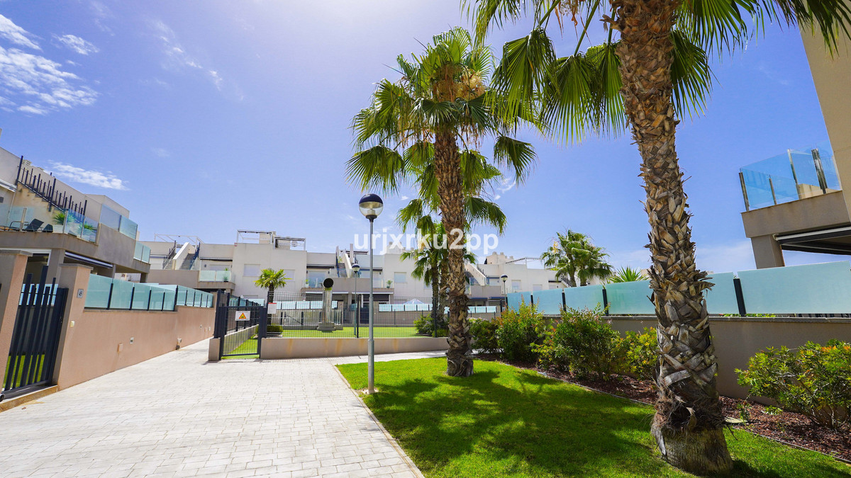 For sale - 2 Bedroom 2 Bathroom Apartment - Middle Floor Apartment in Torrevieja - Aguas Nuevas  - Alicante