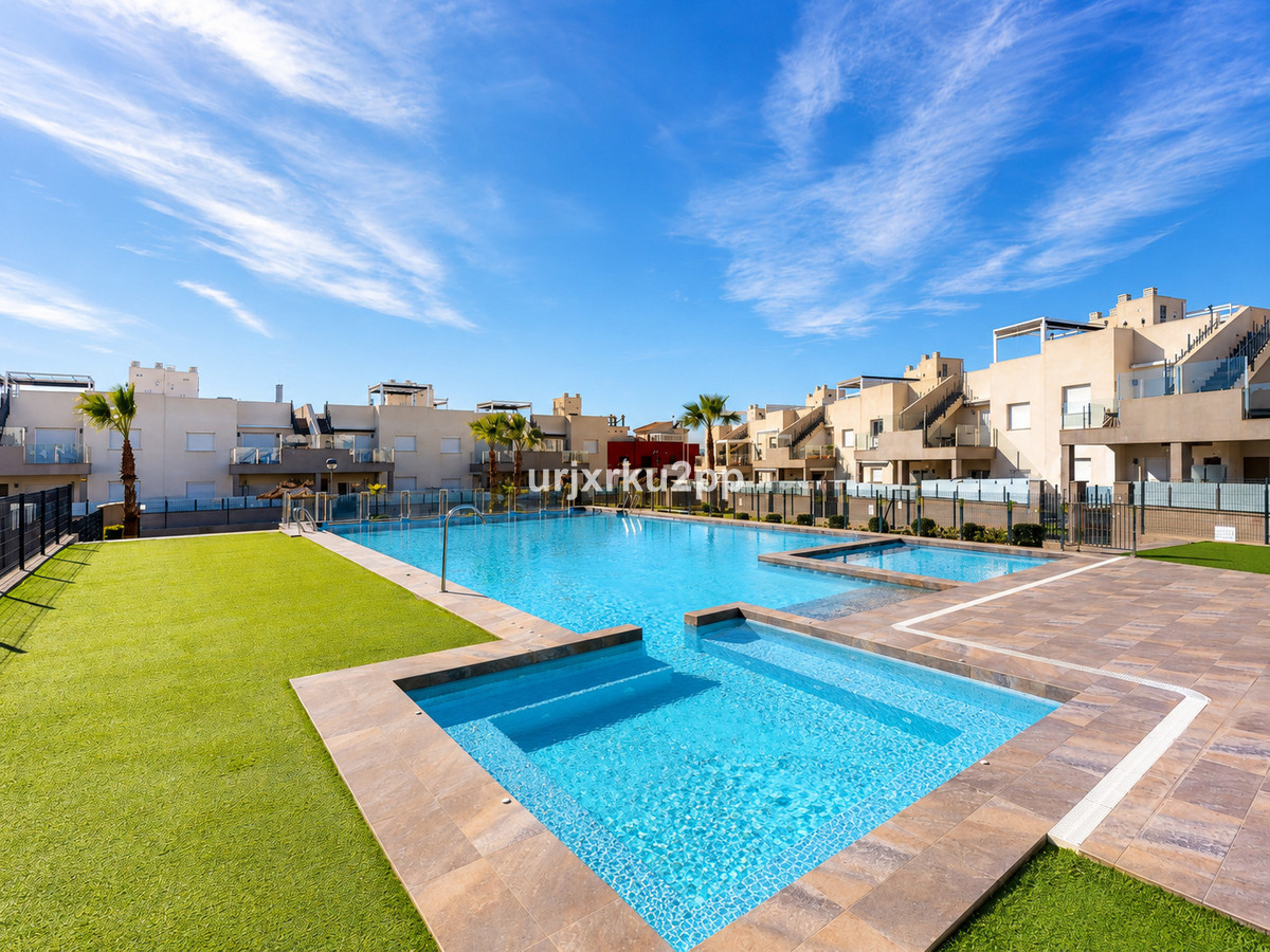 For sale - 2 Bedroom 2 Bathroom Apartment - Middle Floor Apartment in Torrevieja - Aguas Nuevas  - Alicante