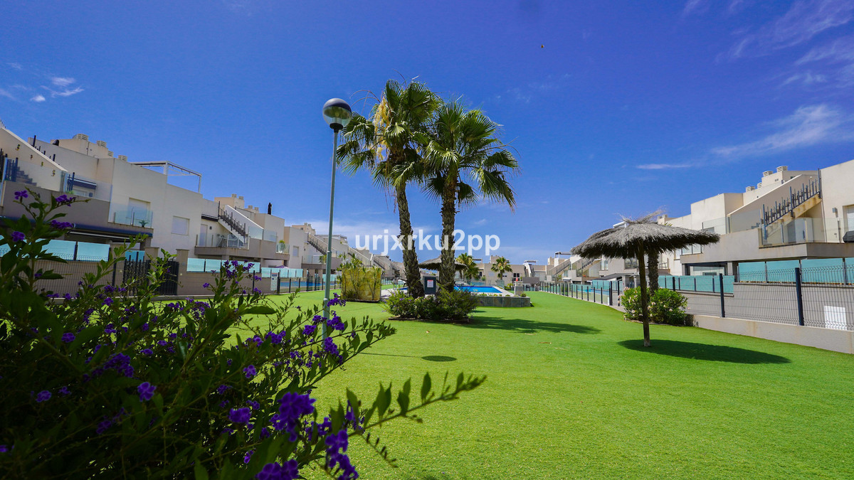 For sale - 2 Bedroom 2 Bathroom Apartment - Middle Floor Apartment in Torrevieja - Aguas Nuevas  - Alicante