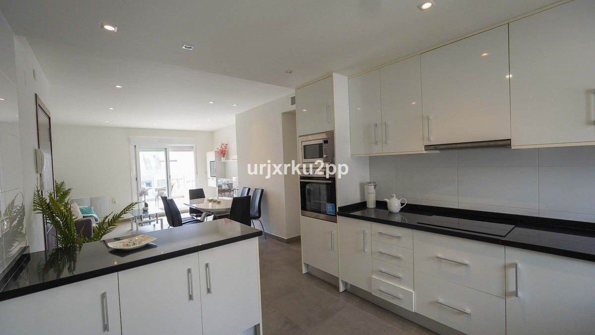For sale - 2 Bedroom 2 Bathroom Apartment - Middle Floor Apartment in Torrevieja - Aguas Nuevas  - Alicante
