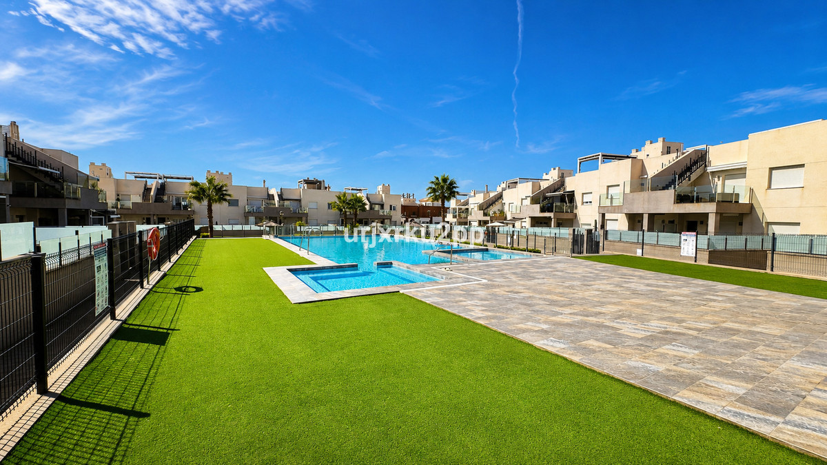 For sale - 2 Bedroom 2 Bathroom Apartment - Middle Floor Apartment in Torrevieja - Aguas Nuevas  - Alicante