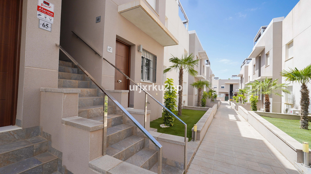 For sale - 2 Bedroom 2 Bathroom Apartment - Middle Floor Apartment in Torrevieja - Aguas Nuevas  - Alicante