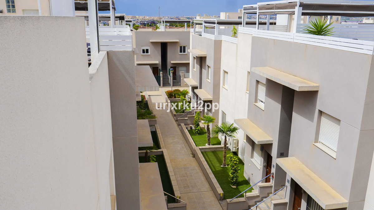 For sale - 2 Bedroom 2 Bathroom Apartment - Middle Floor Apartment in Torrevieja - Aguas Nuevas  - Alicante
