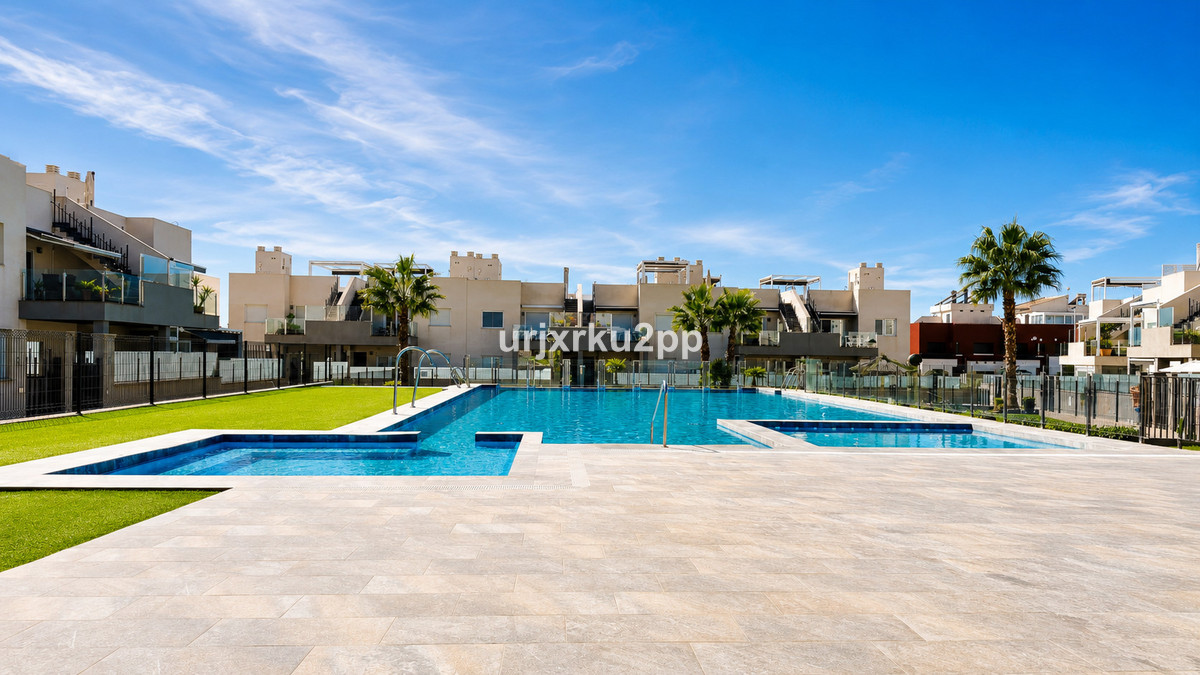 For sale - 2 Bedroom 2 Bathroom Apartment - Middle Floor Apartment in Torrevieja - Aguas Nuevas  - Alicante