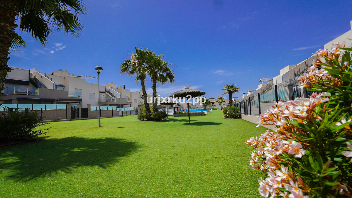 For sale - 2 Bedroom 2 Bathroom Apartment - Middle Floor Apartment in Torrevieja - Aguas Nuevas  - Alicante