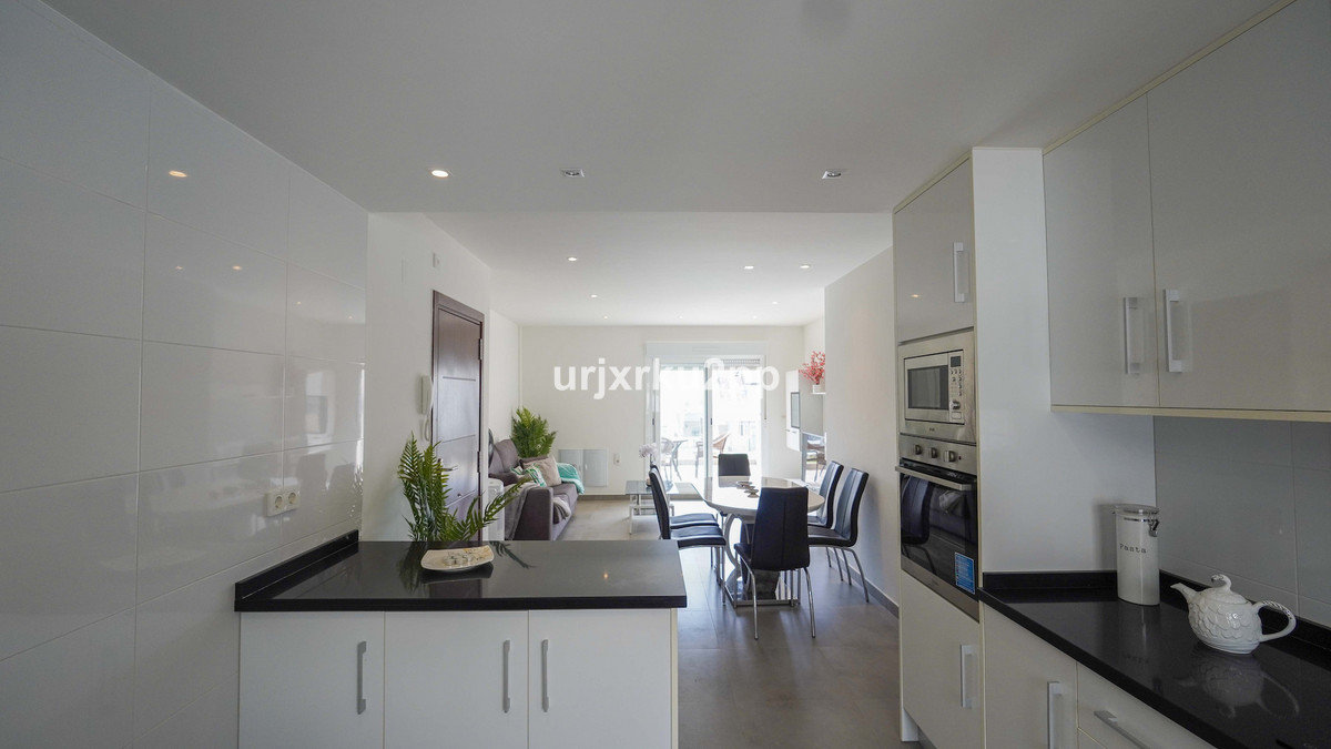 For sale - 2 Bedroom 2 Bathroom Apartment - Middle Floor Apartment in Torrevieja - Aguas Nuevas  - Alicante