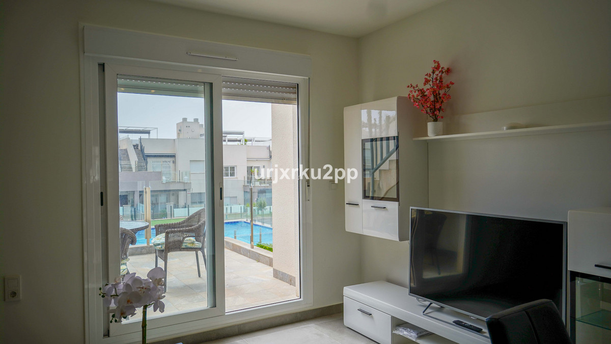 For sale - 2 Bedroom 2 Bathroom Apartment - Middle Floor Apartment in Torrevieja - Aguas Nuevas  - Alicante