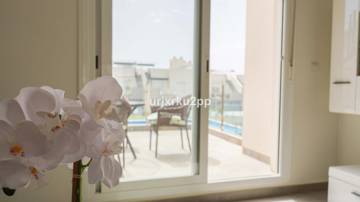 For sale - 2 Bedroom 2 Bathroom Apartment - Middle Floor Apartment in Torrevieja - Aguas Nuevas  - Alicante