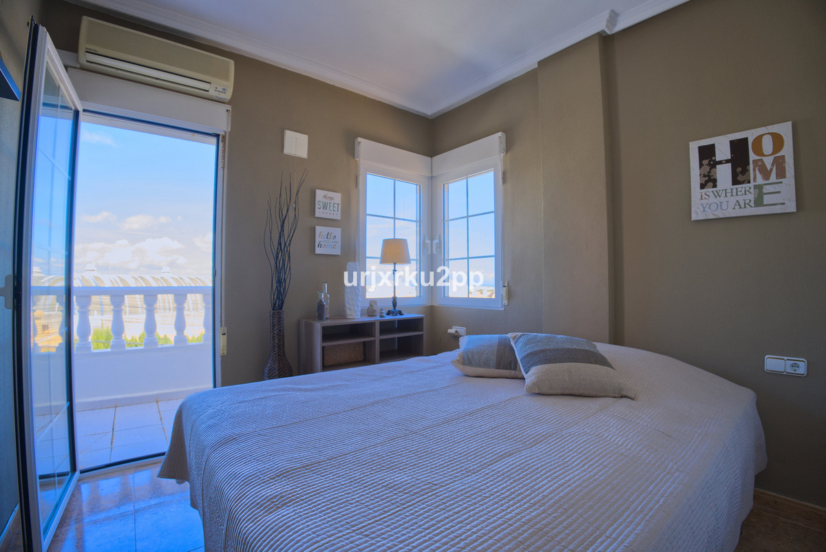 For sale - 3 Bedroom 2 Bathroom House - Detached Villa in Torrevieja - Torrevieja Centro  - Alicante