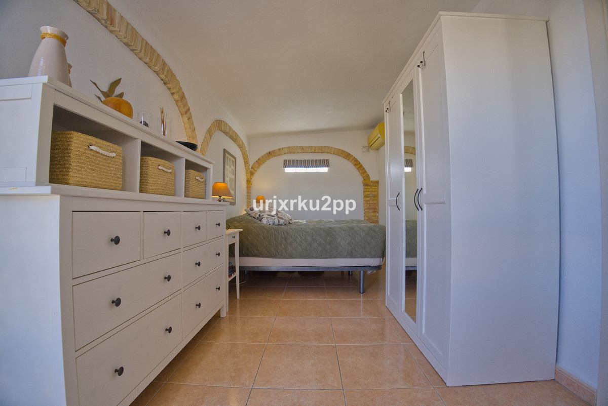 For sale - 3 Bedroom 2 Bathroom House - Detached Villa in Torrevieja - Torrevieja Centro  - Alicante