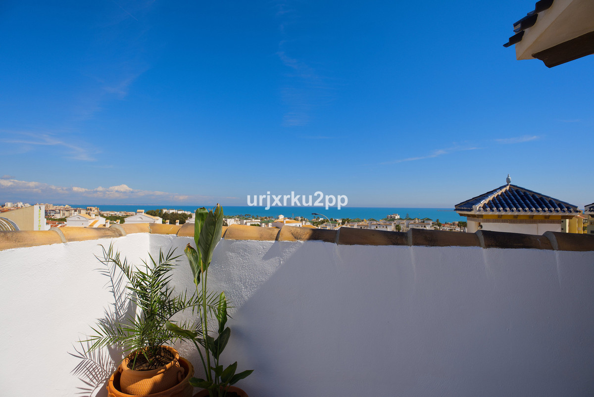 For sale - 3 Bedroom 2 Bathroom House - Detached Villa in Torrevieja - Torrevieja Centro  - Alicante