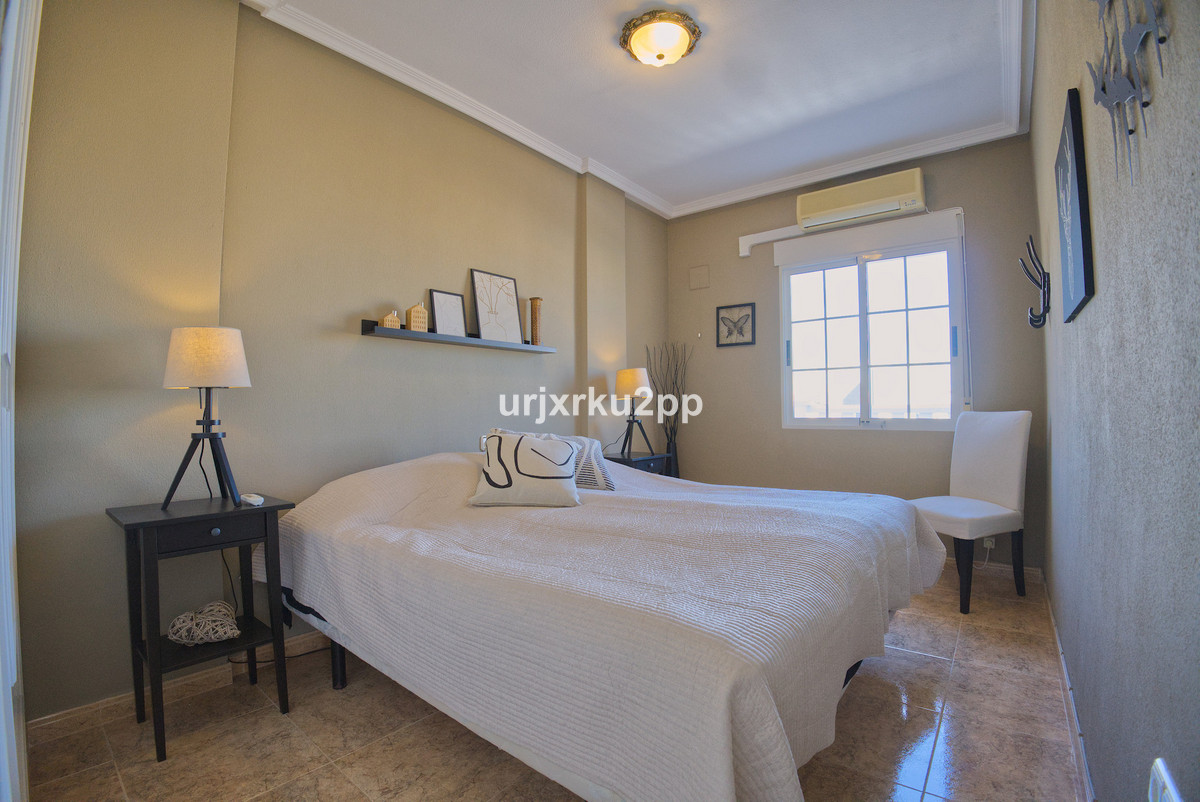 For sale - 3 Bedroom 2 Bathroom House - Detached Villa in Torrevieja - Torrevieja Centro  - Alicante