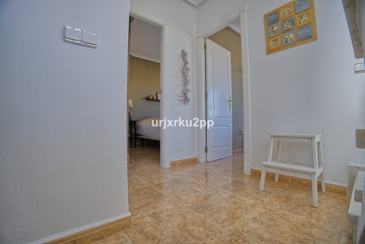 For sale - 3 Bedroom 2 Bathroom House - Detached Villa in Torrevieja - Torrevieja Centro  - Alicante
