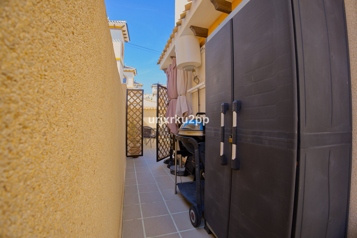 For sale - 3 Bedroom 2 Bathroom House - Detached Villa in Torrevieja - Torrevieja Centro  - Alicante
