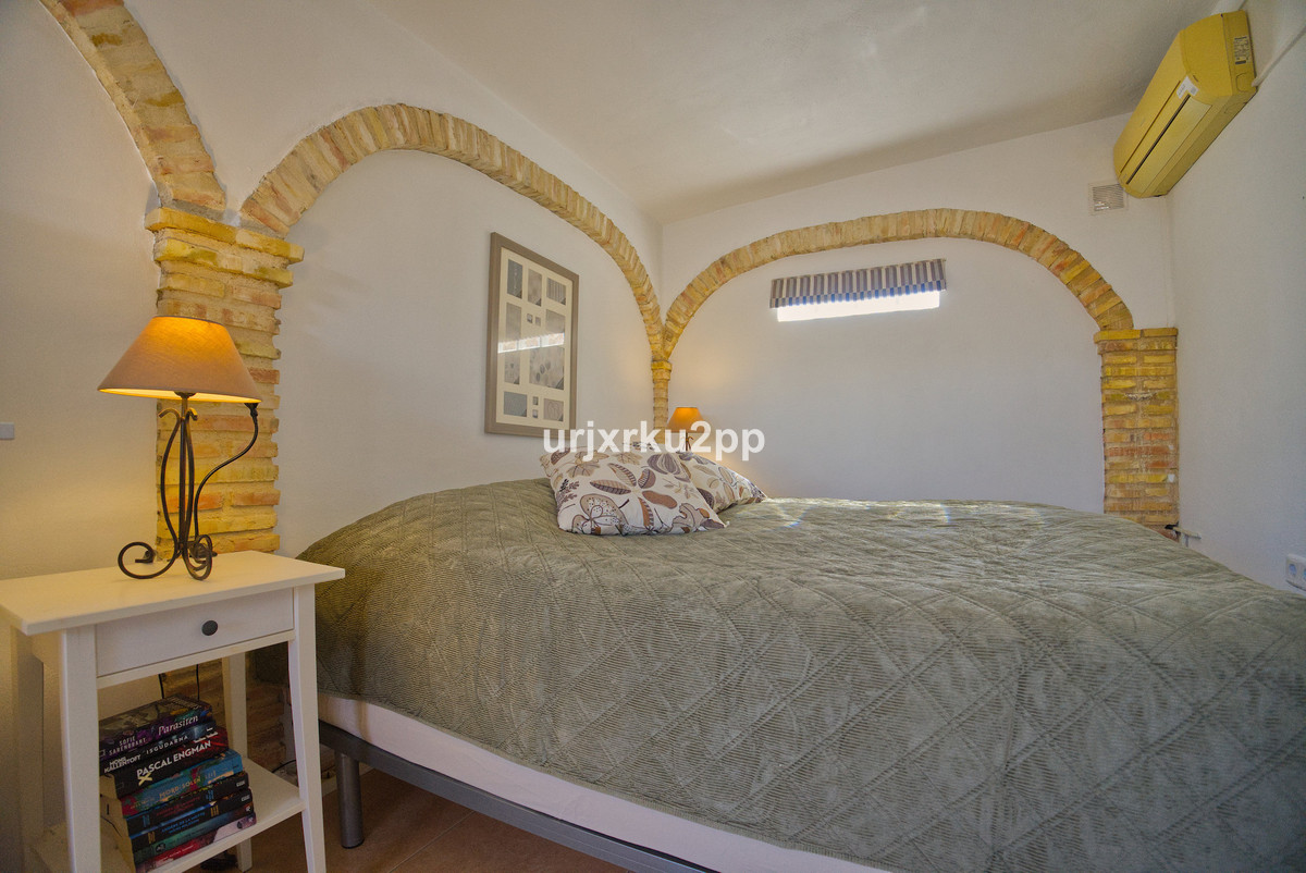 For sale - 3 Bedroom 2 Bathroom House - Detached Villa in Torrevieja - Torrevieja Centro  - Alicante