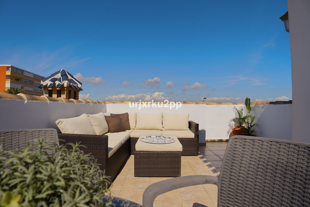 For sale - 3 Bedroom 2 Bathroom House - Detached Villa in Torrevieja - Torrevieja Centro  - Alicante