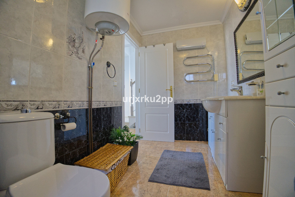 For sale - 3 Bedroom 2 Bathroom House - Detached Villa in Torrevieja - Torrevieja Centro  - Alicante