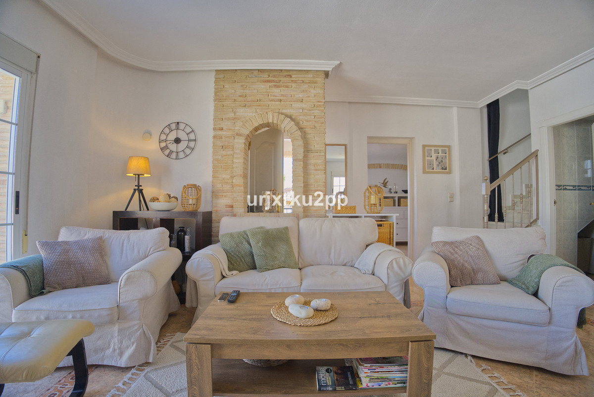 For sale - 3 Bedroom 2 Bathroom House - Detached Villa in Torrevieja - Torrevieja Centro  - Alicante